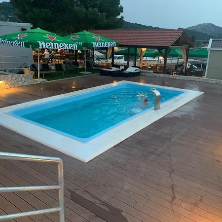 Holiday home Strandhaus Danica Bain Mit Pool Und Fruehstueck Pristanisce