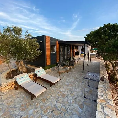 Strandhaus Danica Bain Mit Pool Und Fruehstueck Holiday home