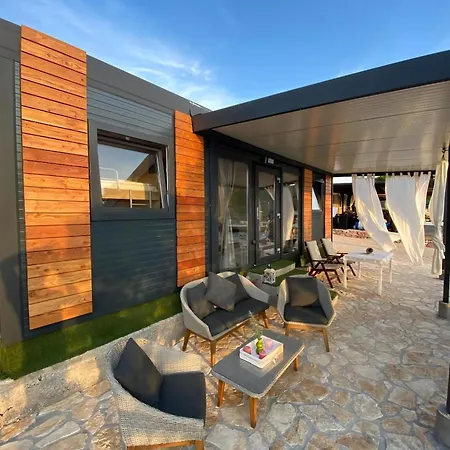Strandhaus Danica Bain Mit Pool Und Fruehstueck *
