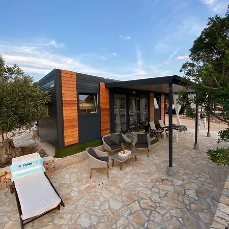 Strandhaus Danica Bain Mit Pool Und Fruehstueck * Pristanišće