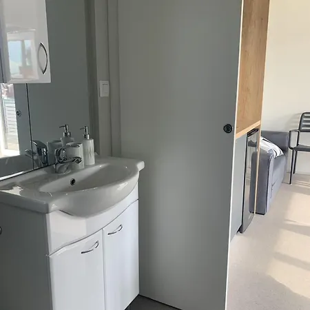 Strandhaus Danica Bain Mit Pool Und Fruehstueck 別荘 Pristanišće
