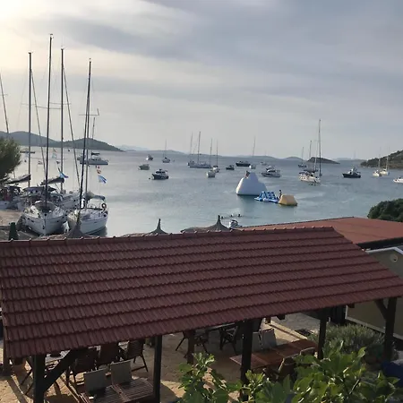 Strandhaus Danica Bain Mit Pool Und Fruehstueck Pristanišće