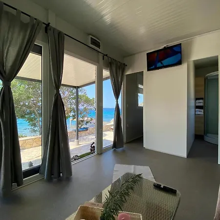 Strandhaus Danica Bain Mit Pool Und Fruehstueck