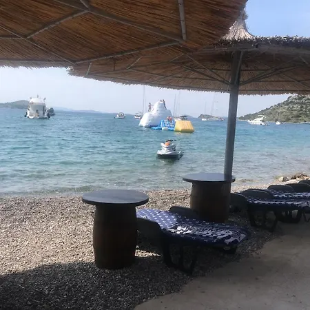 Strandhaus Danica Bain Mit Pool Und Fruehstueck Pristanisce