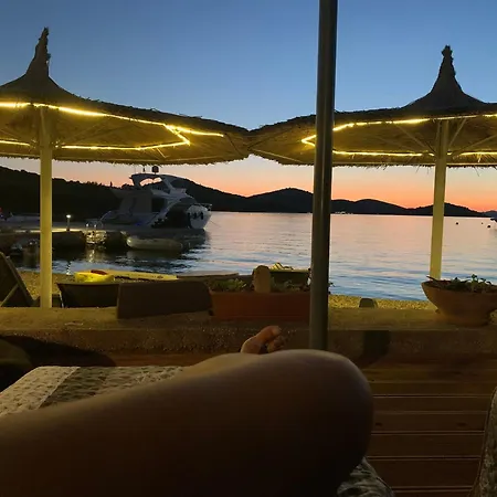 別荘 Strandhaus Danica Bain Mit Pool Und Fruehstueck Pristanišće