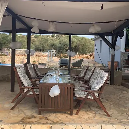 Strandhaus Danica Bain Mit Pool Und Fruehstueck Pristanisce