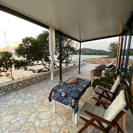 Strandhaus Danica Bain Mit Pool Und Fruehstueck 別荘
