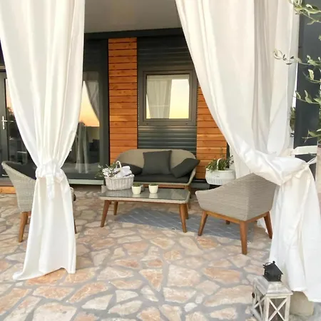 Strandhaus Danica Bain Mit Pool Und Fruehstueck * Pristanišće